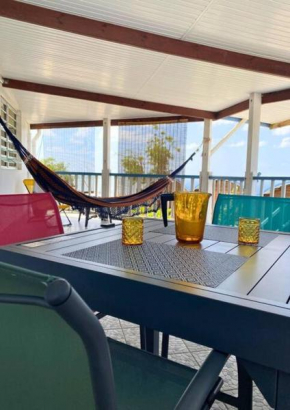Trois Rivières T2 avec grande terrasse ombragée vue mer
